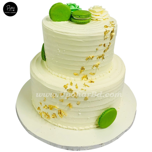 2 tier Cake With Macarons